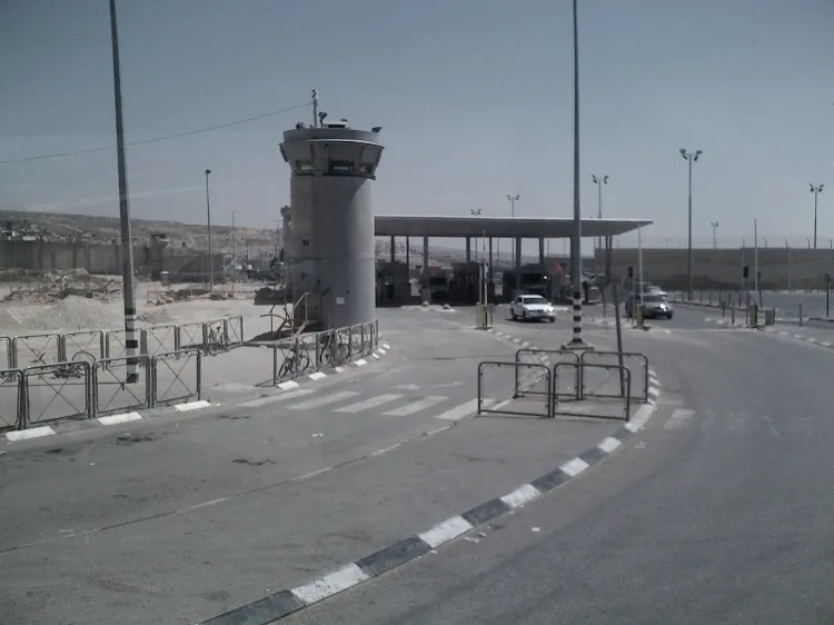 Kalandia Kontrol Noktası — Ramallah ile Kudüs arasındaki en kalabalık geçiş noktalarından biri