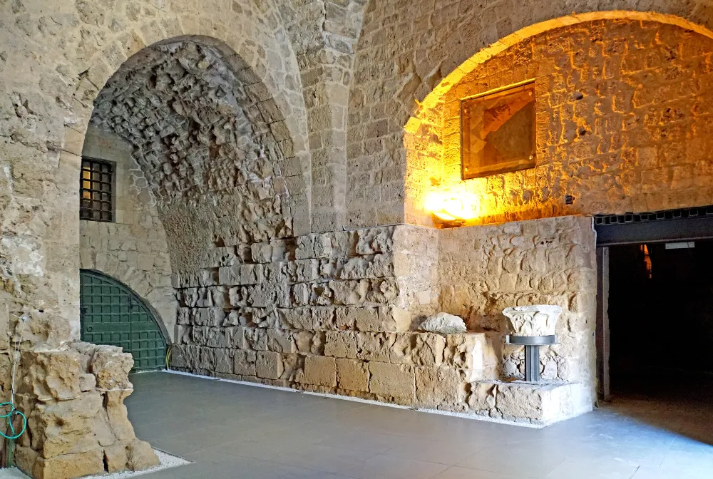 Akka Kalesi (Haçlı Kalesi ve Hapishane)